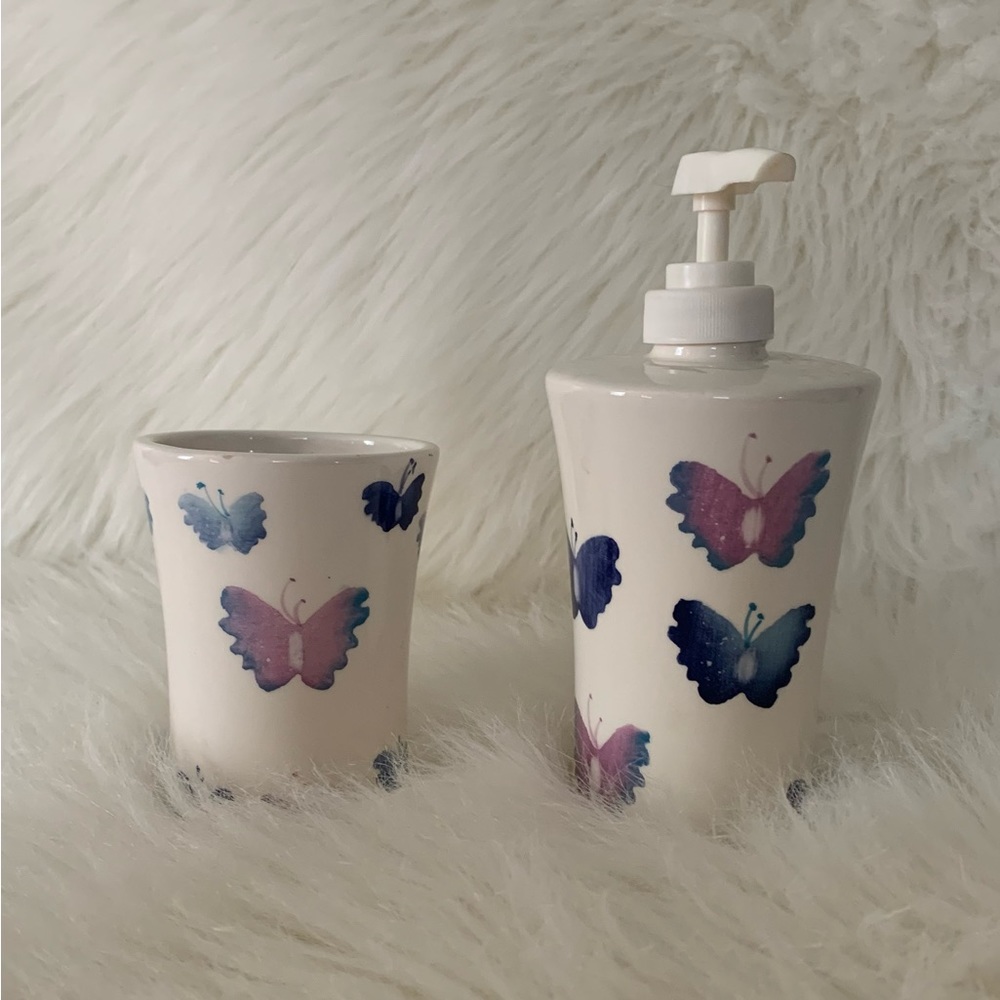Vintage, ceramic bathroom set